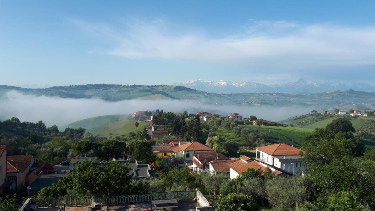 Bed And Breakfast La Pecora Rosa Sant'Omero Buitenkant foto