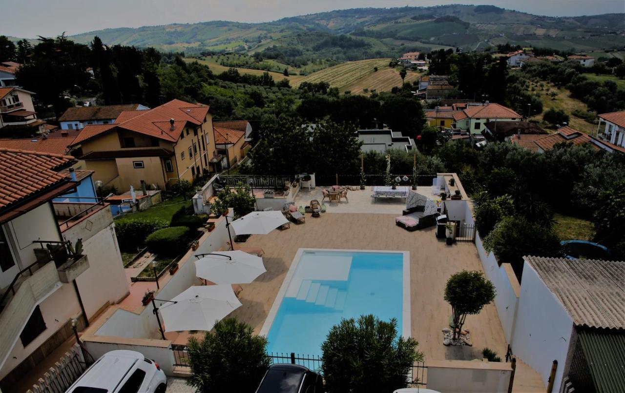 Bed And Breakfast La Pecora Rosa Sant'Omero Buitenkant foto